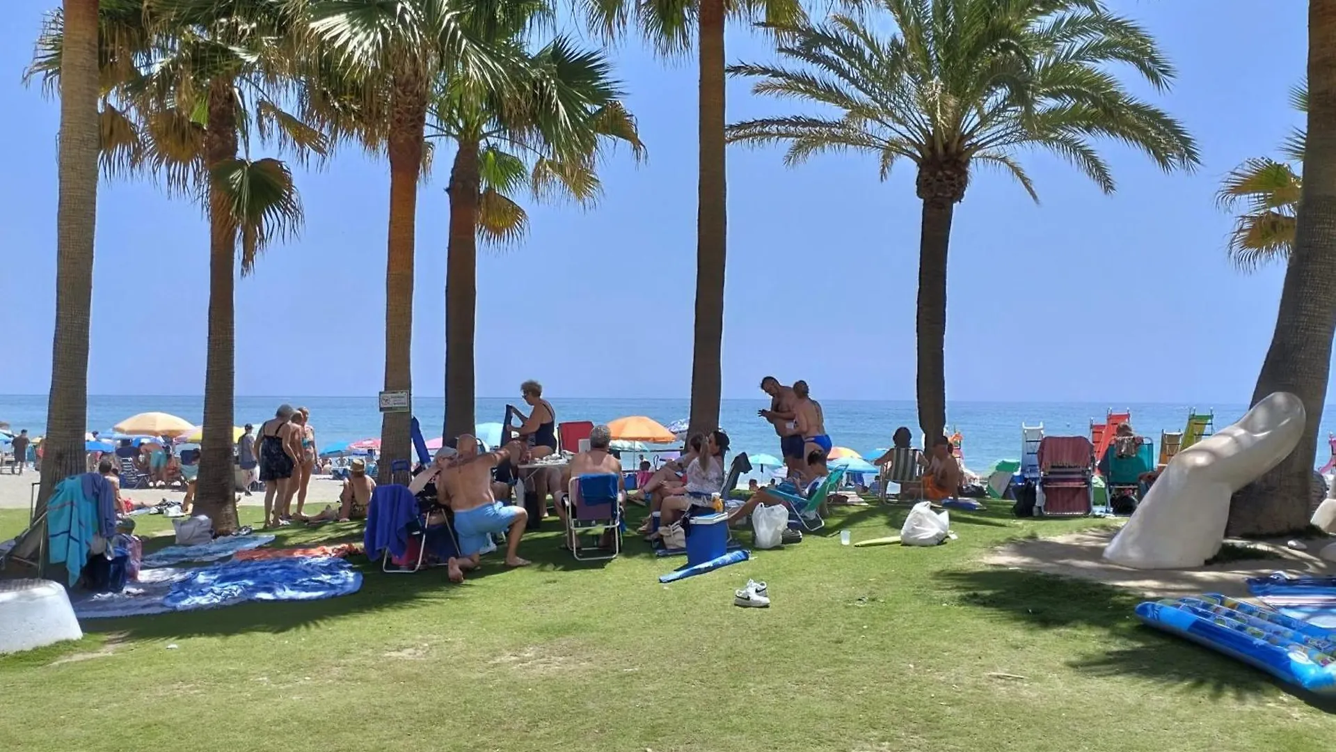 Spacious Apartment With Sea And Mountain Views In Fuengirola 95M²