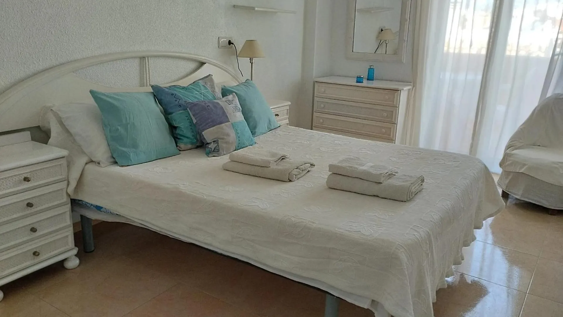 Spacious Apartment With Sea And Mountain Views In Fuengirola 95M²