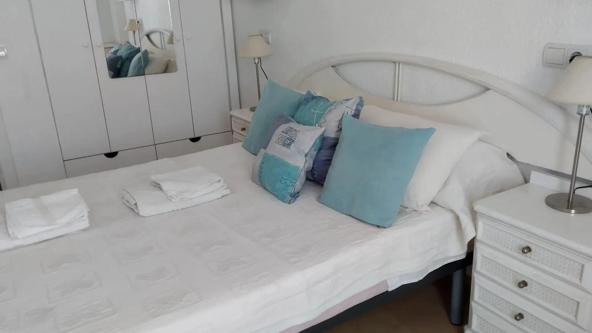 Spacious Apartment With Sea And Mountain Views In Fuengirola 95M²