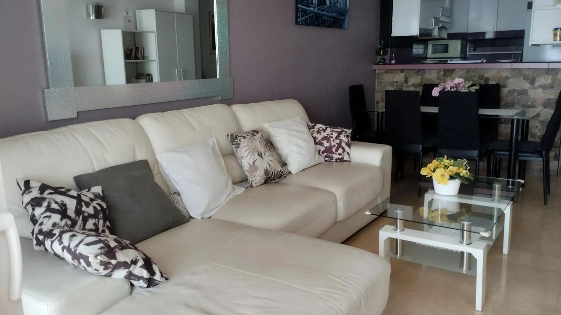 Spacious Apartment With Sea And Mountain Views In Fuengirola 95M²