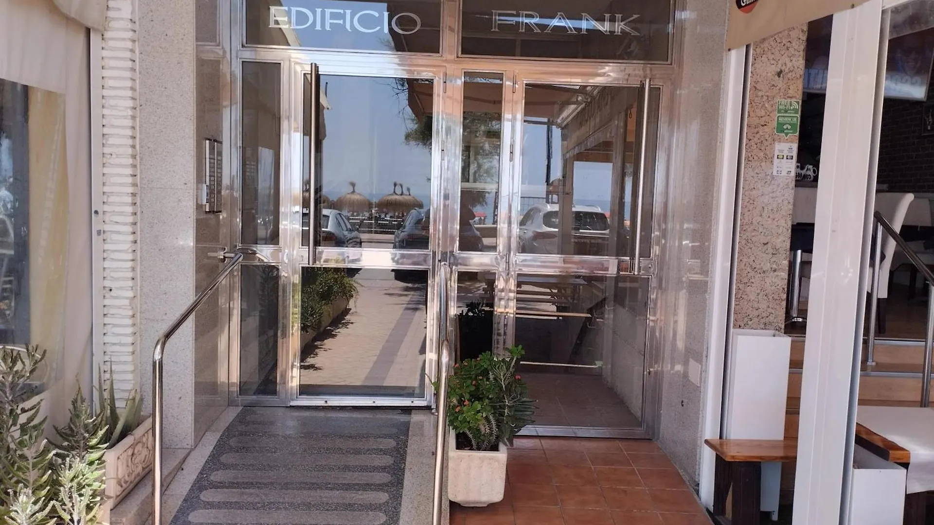 Spacious Apartment With Sea And Mountain Views In Fuengirola 95M²
