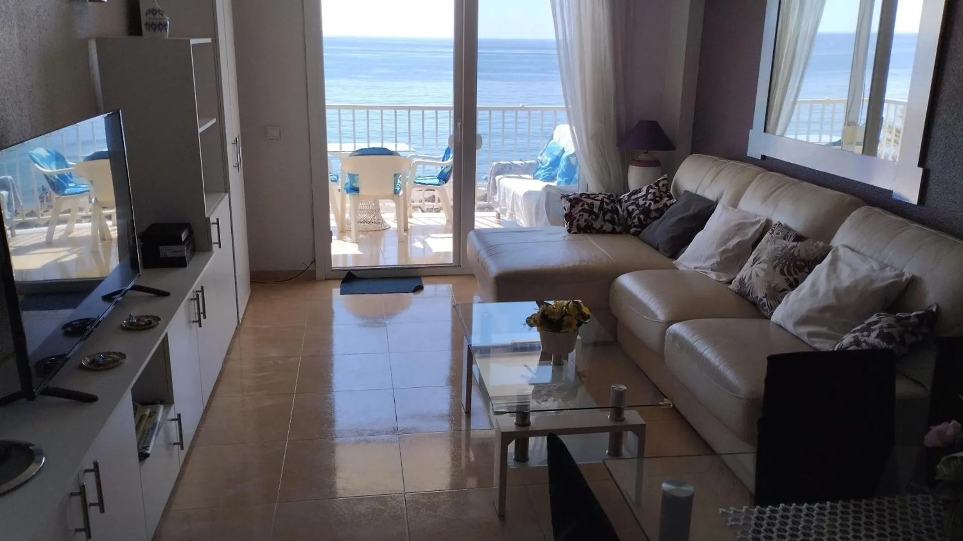 Spacious Apartment With Sea And Mountain Views In Fuengirola 95M²