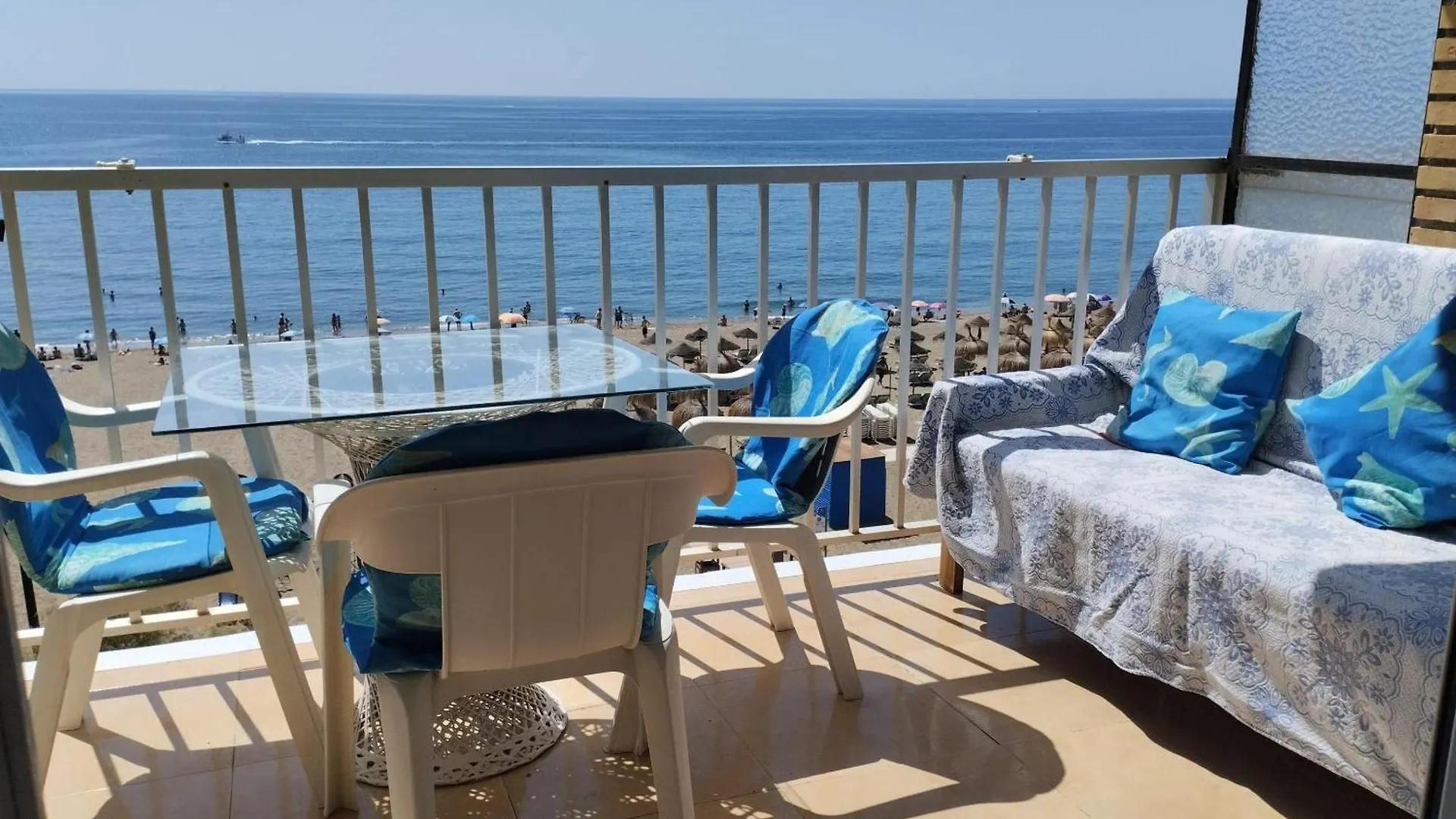 Spacious Apartment With Sea And Mountain Views In Fuengirola 95M²
